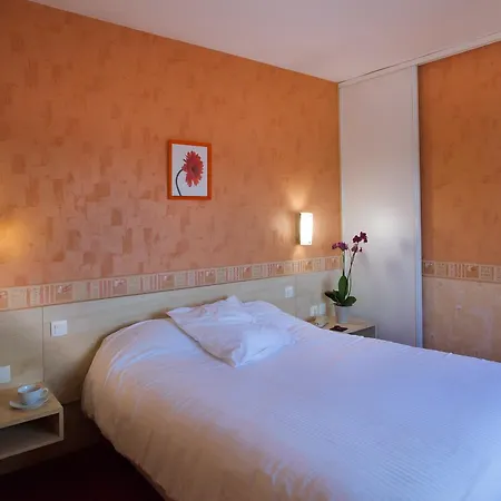 فندق Logis Restaurant Le Commerce 2*